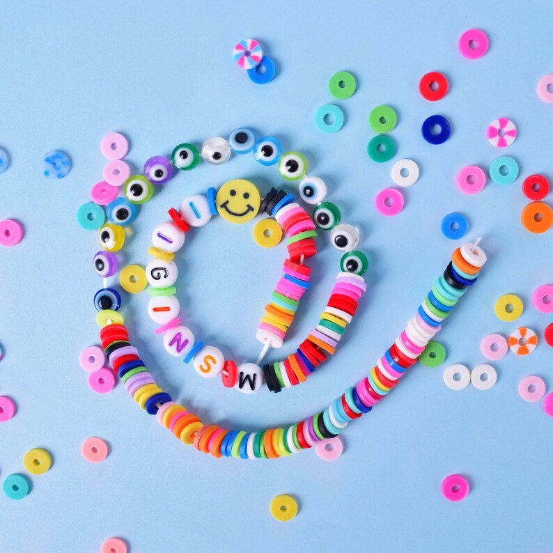 DIY charm bracelet-making kit with cute designs. Great for playdates, party favours & gift sets for girls.
