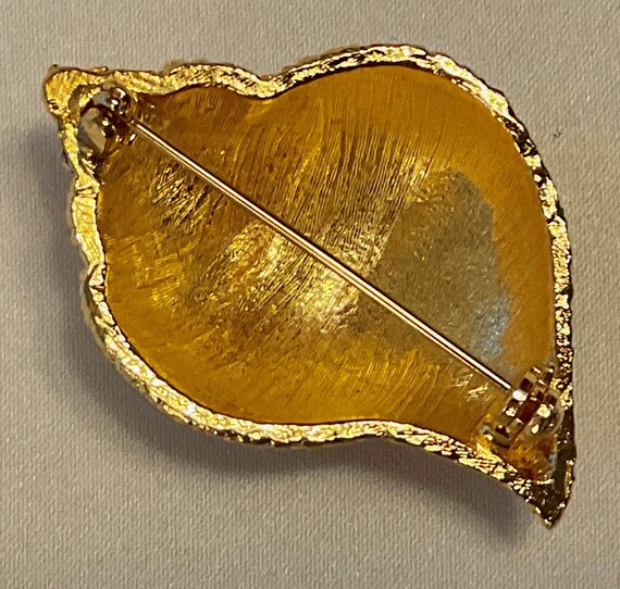 Vintage Kenneth Jay Lane (KJL) Conch Shell Brooch… - image 3