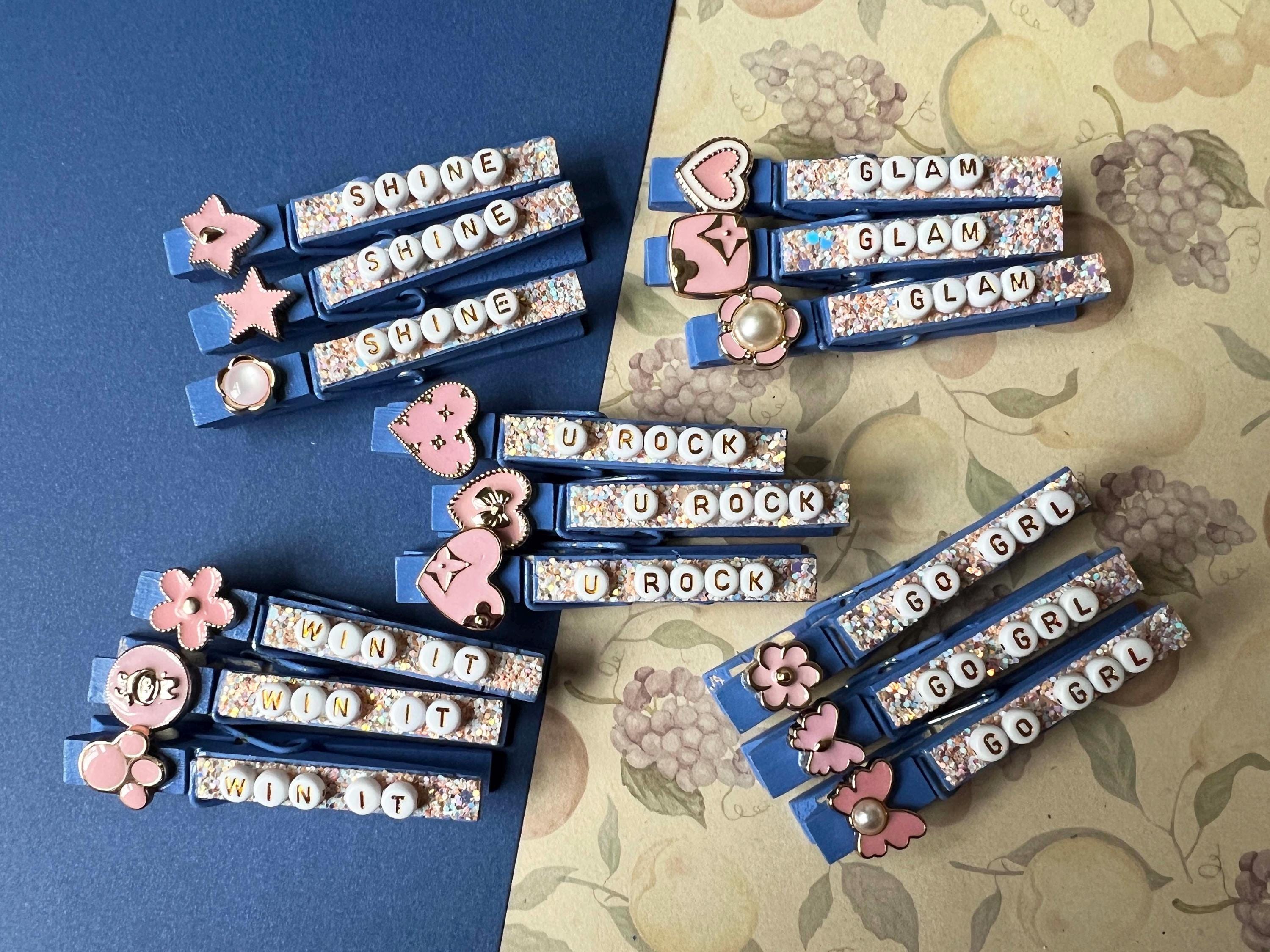 80 Set Cheer Pins Spirit Clips Clothes Wooden Pins For Backpacks Include 90 Mini Resin Animals 30 Mini Bows 500 Beads Cheer Clothespins Decorations Ribbon Team Classroom Cheer Gifts Bulk(Colorful