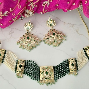 Conjunto Jadau, joyería de Hyderabad, conjunto de gargantilla Jadau con cuentas verde esmeralda y cordones de perlas, conjunto de collar de novia, conjunto ligero, conjunto de gargantilla