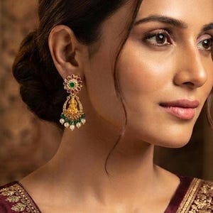 Emerald Green Earrings/Temple Earrings/Idol Earrings/South Indian Jewelry/Indian Earrings