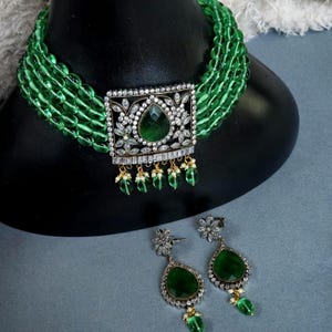 Gargantilla de cuentas de esmeralda verde, conjunto de gargantilla verde, conjunto de gargantilla victoriana, conjunto de diamantes verde esmeralda, joyería paquistaní, conjunto de joyería india, conjunto de gargantilla