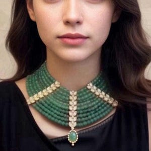 Conjunto de collar de cuentas verdes de varias hebras con gotas de Kundan Polki, joyería nupcial con estilo, collar de Kundan de varias capas con aretes, color esmeralda.