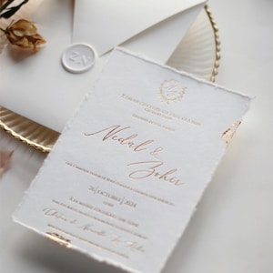 Invitaciones de boda de lujo en crema con detalles dorados y bordes rasgados a mano, papelería elegante y personalizada para eventos, invitación de cumpleaños.