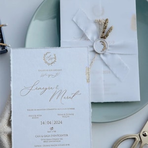 Exquisite handgefertigte Hochzeitseinladungen mit personalisierten Siegeln, zarter Schleife, eleganten Details, Geburtstagseinladung, Quinceanera-Karte