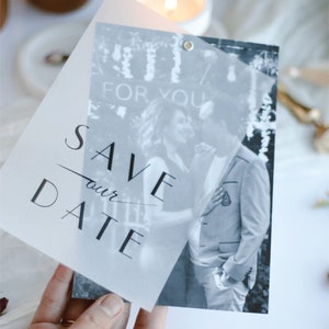 Elegancka pergaminowa nakładka Save the Date Card ze spersonalizowanym zdjęciem na ogłoszenia ślubne, Save The Date Card, Quinceanera Card
