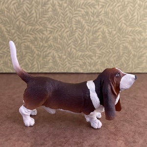 Miniature Realistic Basset Hound Dollhouse Pet 1:12th scale Realistic Dollhouse Dog Dollhouse Supply Dollhouse Pet New Supply