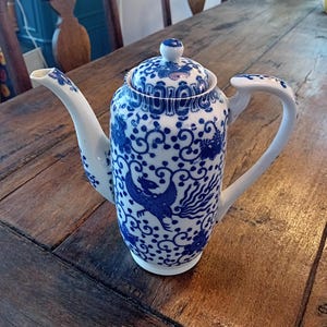 Stary dzbanek do kawy i herbaty, wyprodukowany w Japonii, porcelana, wzór feniksa