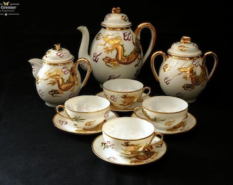 Service à thé en porcelaine Chikaramachi (CM) « made in Japan » à décor de dragon moriage 1950 – dragonware – peint à la main