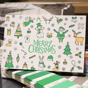 Cartão de presente de Natal em impressão tipográfica verde e vermelha | Saudação de Natal feita à mão com opção de estampagem em folha