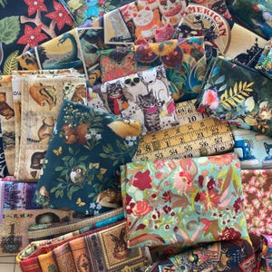 SCARPONI DI TESSUTO, Pacco di scarti di quilting, Sacchetto di scarti di quilting, Estremità di bulloni, Quarti di tessuto, Ritagli di tessuto, Quilt di scarto, 1 libbra, 3 iarde di peso
