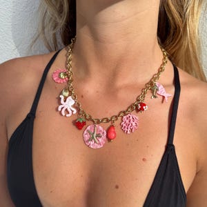 Gold necklace with multiple charms, personalized mother-of-pearl pink pendant, jewelry creation, strawberry star fish, stainless steel