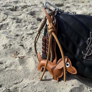 Bijoux de sac à main, charm de sac en corde, forme de chien teckel rose et tablette de chocolat marron, grigri de sac, accessoire porte-clés