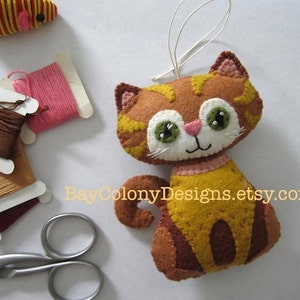 INSTANT DOWNLOAD Felt Ornament Sewing Pattern-- Kitten Love (92115)