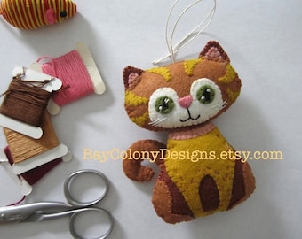 INSTANT DOWNLOAD Felt Ornament Sewing Pattern-- Kitten Love (92115)