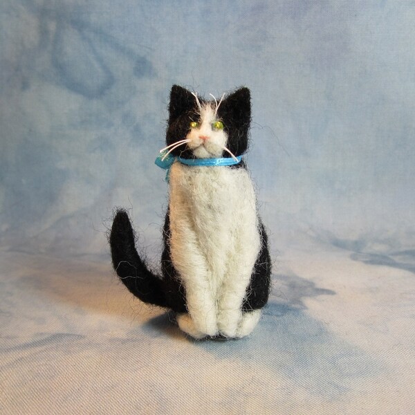 READY FOR ADOPTION Needle-Felted Sitting Kitty with blue bow (63011)