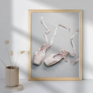 Arte de parede de sapatilhas: impressão digital de bailarina rosa elegante, sapatilhas de ponta de dança em aquarela decoração de casa