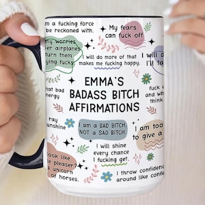 Taza divertida con afirmaciones de Badass B*tch para compañeros de trabajo, amigos, regalo personal, taza de recordatorio diario, taza de juramento, taza de afirmación de juramento, taza de vibraciones positivas