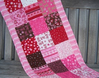Love is in the Air Tablerunner