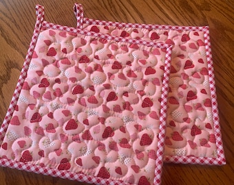 Strawberry Potholders, Set of 2 Quilted Pot Holders, Modern Kitchen Hotpads, Shower gift