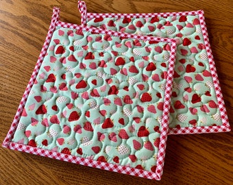 Strawberry Potholders, Set of 2 Quilted Pot Holders, Modern Kitchen Hotpads, Shower gift, Mother's Day Gift