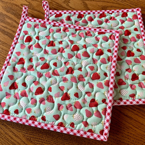 Strawberry Potholders, Set of 2 Quilted Pot Holders, Modern Kitchen Hotpads, Shower gift, Mother's Day Gift