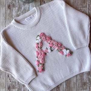 FLORAL LETTER JUMPER, Child Yarn Sweater, Handcrafted Knitwear, Floral Chunky Jumper, Initial Flower, Embroidered, handmade Statement Jumper