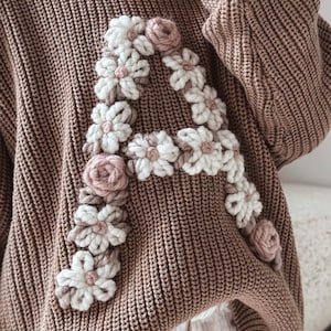 NEUTRAL FLORAL SWEATER, Floral Letter Sweater, Earthy Tone Letter Jumper, Baby Jumper, Floral Hand Embroidery Personalised Letter Jumper