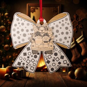 Papillon Ornamento di Natale SVG, ornamento di Natale con finitura in legno tagliato, decorazione per albero di Natale, palline di Natale svg, decorazione papillon di Natale