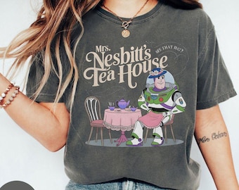 Camiseta de la Casa de Té Nesbitt de 1995, Camiseta del Salón de Té de la Sra. Nesbitt, Camiseta de Buzz Lightyear de Toy Story, Camiseta de Disney, Camiseta de Infinity And Beyond, Buzz Lightyear