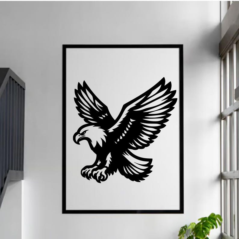 Puede incluir: Ilustraci&oacute;n en blanco y negro de un &aacute;guila con las alas extendidas, volando en una pose din&aacute;mica. La cabeza del &aacute;guila est&aacute; girada hacia un lado y su pico est&aacute; abierto.