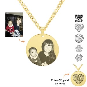 May include: A gold-colored, round pendant necklace with a chain. The pendant features a black and white image of two children. The necklace has a QR code on the back. The text "Votre QR gravé au verso" is also visible.
