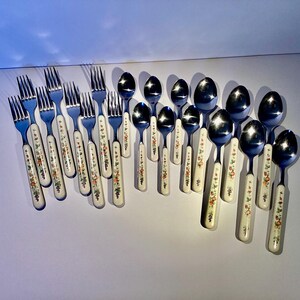 Lucious by Savoir Vivre Stainless Flatware Taiwan Silverware Table Setting Home Living Kitchen Dining Serving Decor Collectibles Mom Gifts