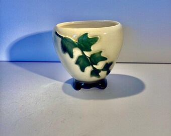 Jarrón vintage Royal Copley Ivy con pie