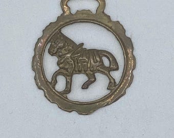 Harnais de cheval vintage, médaillon de martingale en laiton, objets de collection - lot de 10 | Décoration équestre rétro MCM oiseaux, cerfs, lions et renard - France