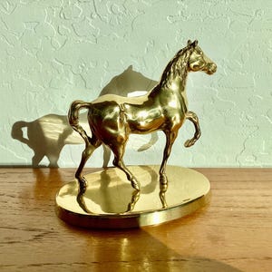 Figura de caballo de latón, estatua ecuestre, casa de campo, rancho, caballos, decoración del hogar y de la vida, decoración de cabaña de campo, regalos decorativos occidentales