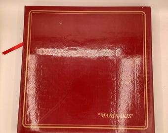 Juego de ajedrez vintage Marinakis Conquistadores contra Aztecas con tablero a juego.