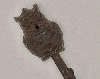 Gancho de pared de hierro fundido con forma de búho