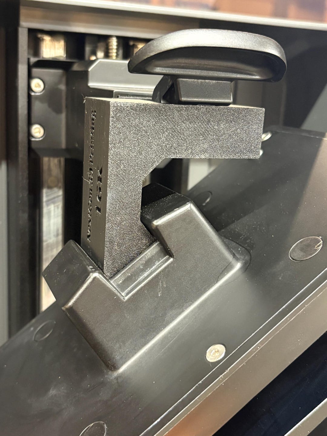 Saturn 4 Ultra + 16K Compatible Drip Mount – Resin Build Plate