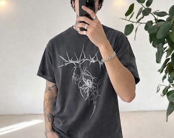 Camiseta con estampado de araña gótica, camiseta Comfort Colors, estilo grunge, camiseta de película.