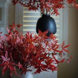 2 Größen Faux japanischer Ahornblatt Stem, künstlicher Ahornzweig, rustikaler Herbstlaub-Zweig, Herbst Wohnkultur, Gefälschte rote Blätter Arrangement