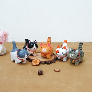 Wooden Cat Figurines, Hand-Carved Wood Cat, Wooden Carved Bell Cat, Wooden Ornaments, Desk Decor, Animals Lovers Gift, Cat Lover Gift