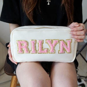 Kosmetiktasche mit Namen, personalisierte Make-up-Tasche, Reisetasche, Tasche mit Patch, Brautjungfer Geschenk, Geschenk zum Schulanfang, College-Tasche, genähte Patch-Tasche