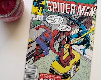 Web of Spider-Man #21 (1986) / Traje negro - Cómic / Quiosco