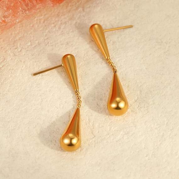 18k Gold Plated Water Drop Shaped Earrings – BENJI & MOM 18k Gold Plated Waterdroop Earrings display picture 1
