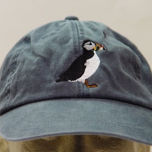 GORRO DE PÁJARO FRUFÍN - Una gorra de béisbol bordada con diseño de animales salvajes para hombre y mujer - Precio de ropa bordada - Regalo para mamá y papá - 24 colores de gorras para adultos disponibles