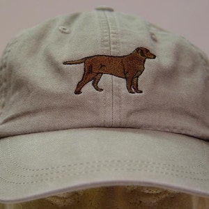 Choklad Labrador Retriever Hundhatt - Broderad Herr Damhatt - Pris Broderad Kläder 24 Färger Vuxen Mamma Pappa Husdjur Lab Ras Presenter Kepsar