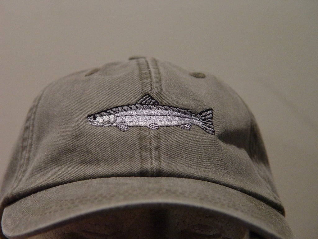Brook 魚刺繍パッチ付き黒キャップ