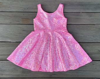 Vestido rosa brillante para niñas, lavanda, morado, secado rápido brillante, hecho a mano por Fi y yo, falda de círculo completo, tela de traje de baño