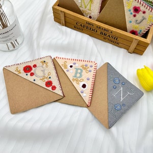 Personliga handbroderade hörnbokmärken, filt triangel sid sydda hörn handgjorda bokmärken, anpassat handbroderat bokmärke